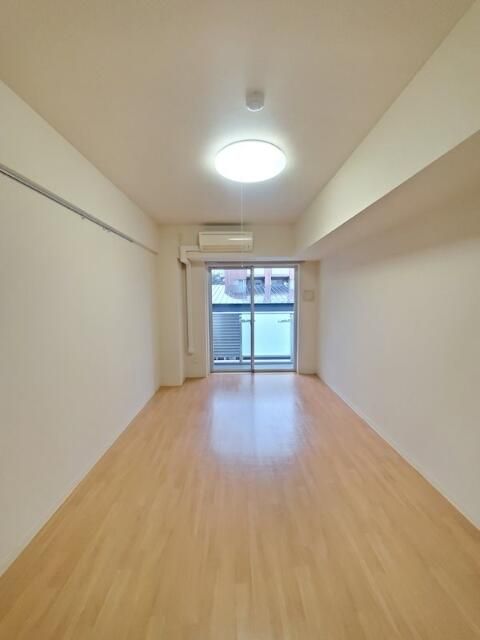 居室・リビング　こちらのリビングで趣味の時間をお楽しみください