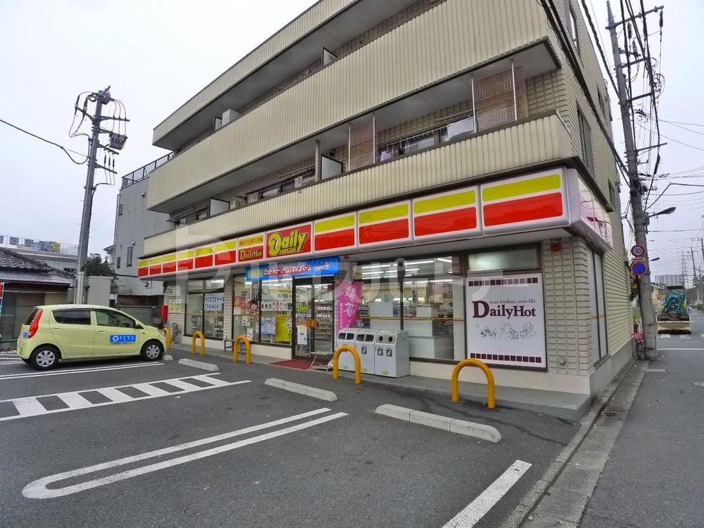 コンビニ　デイリーヤマザキ足立江北3丁目店（コンビニ）まで180m