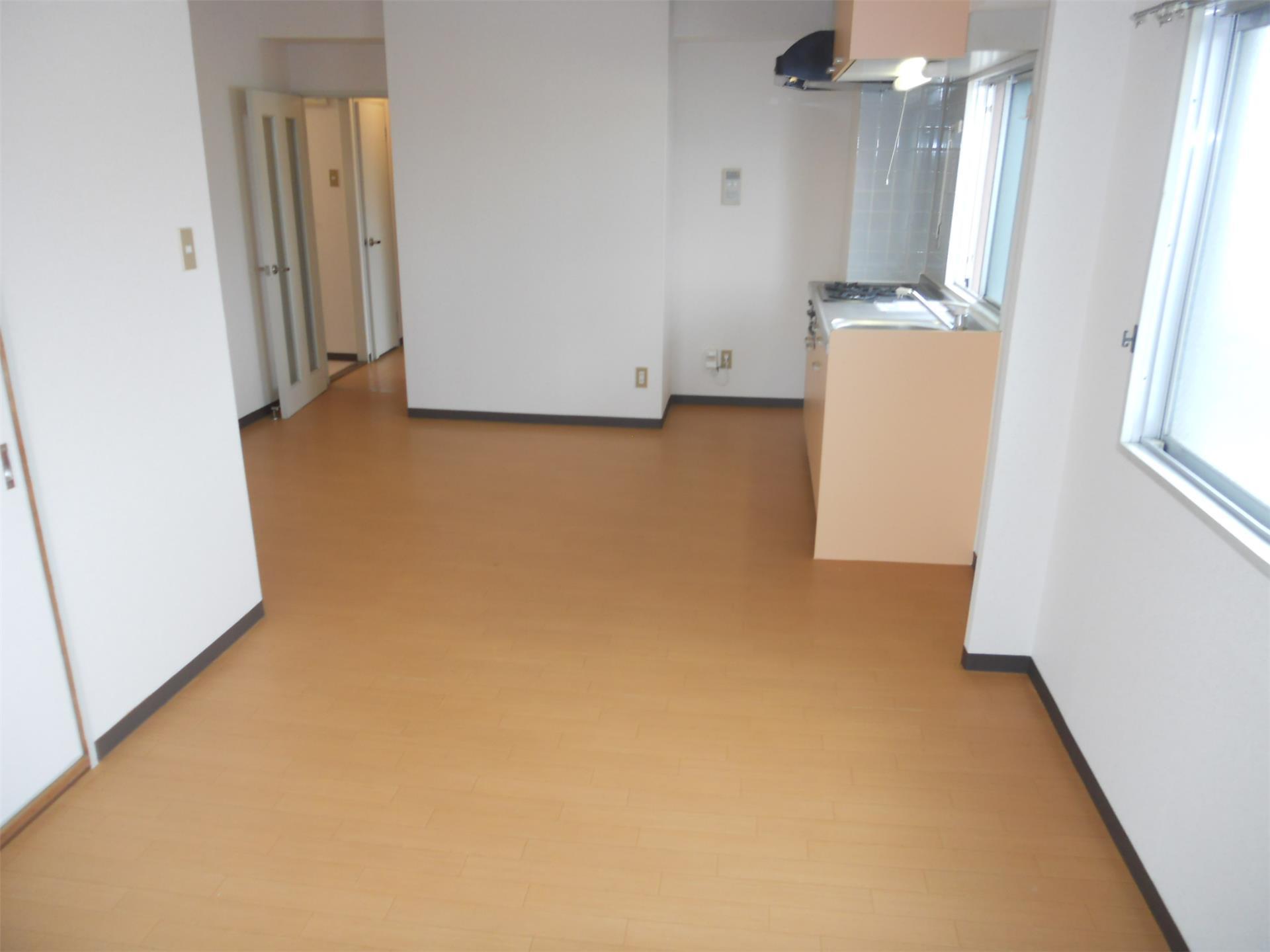ロイヤルコーポ姫路栗山町の居間写真