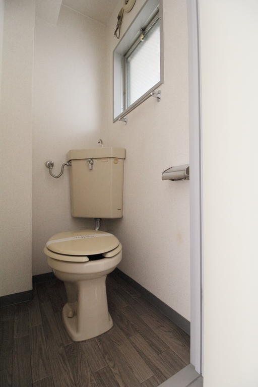 ＪＲ中央線 中野駅 徒歩5分 3階建 築40年のトイレ写真