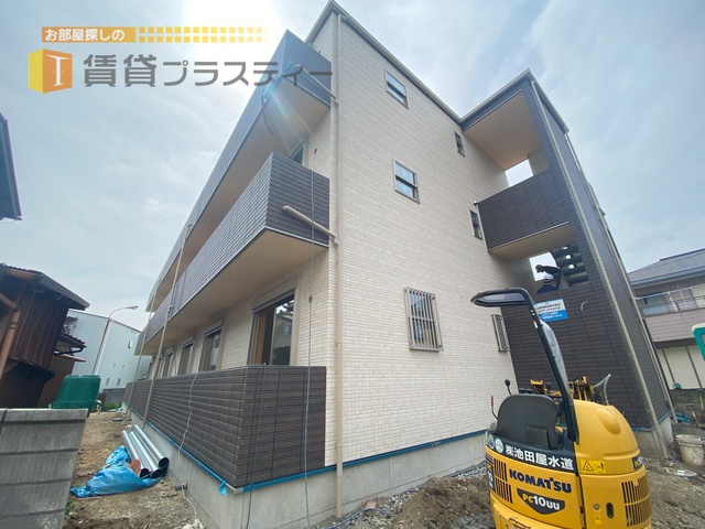 建物外観　閑静な住宅街に位置する物件。
