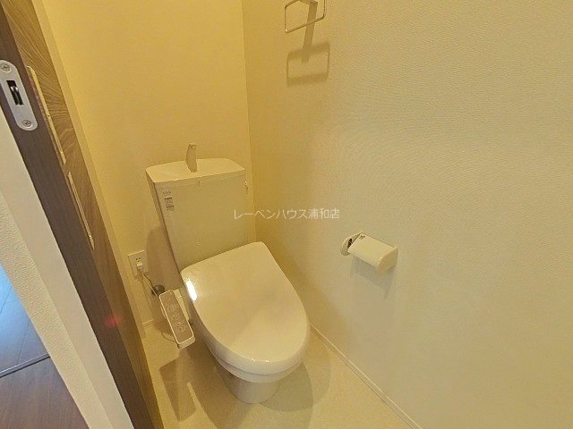トイレ　温水洗浄便座