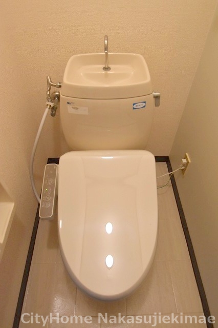 広島高速交通アストラムライン 上安駅 徒歩5分 2階建 築35年のトイレ写真