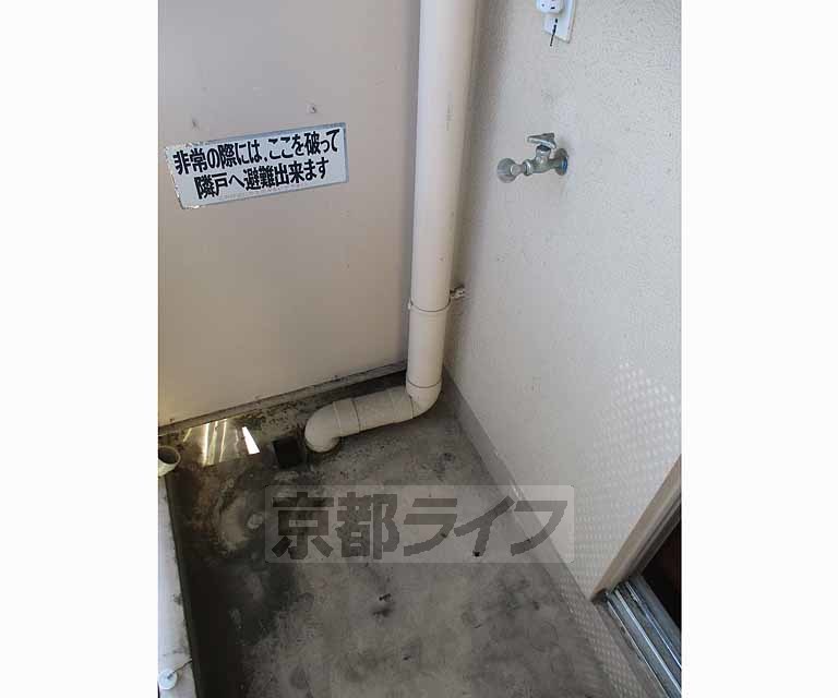 バルコニー　日当たり良好な部屋です。