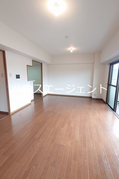 グロリア壱番館の居間写真