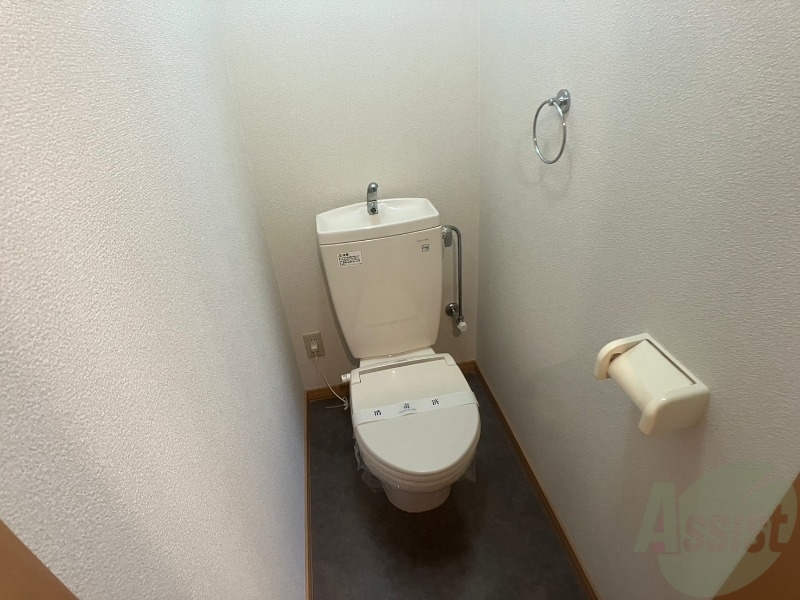 トイレ　こちらはトイレです。清潔感があり、安心して使用できます。