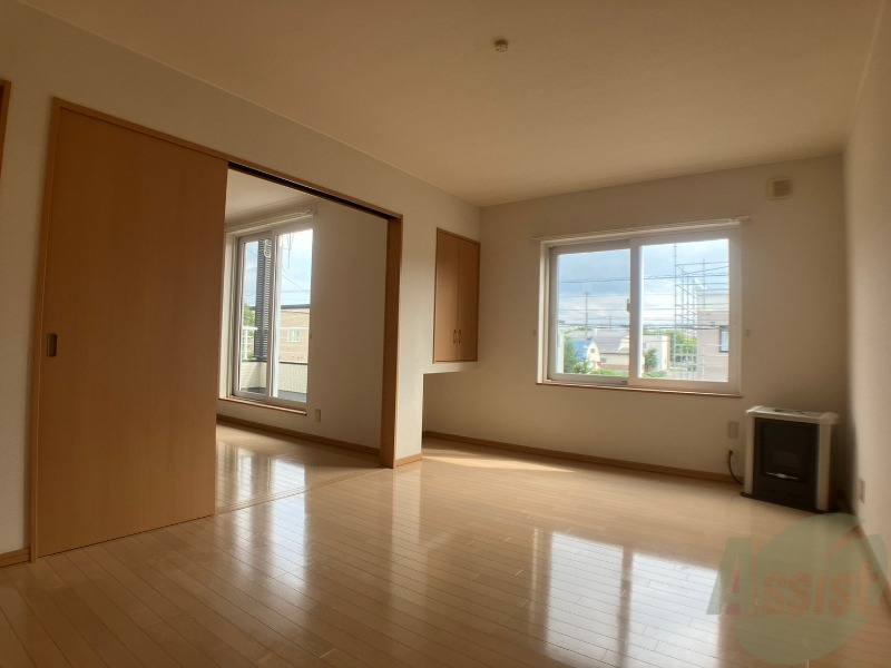 居室・リビング　広くてキレイなお部屋が広がっていて、充実した生活が送れそう。