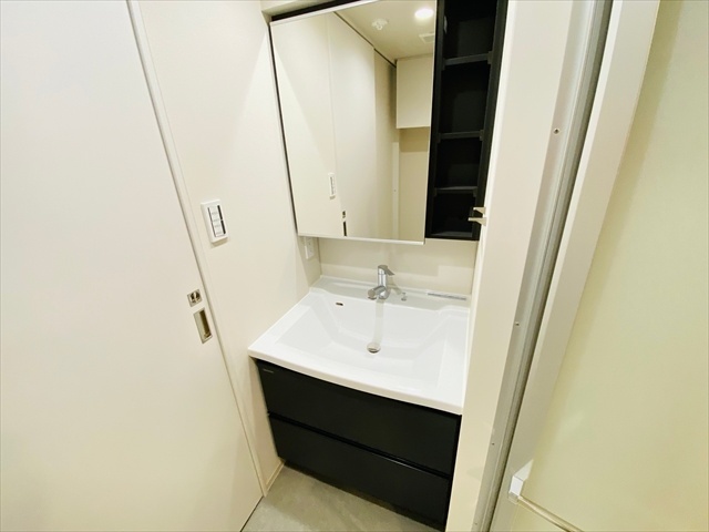 洗面設備　同一建物内７０２号室内装写真転載