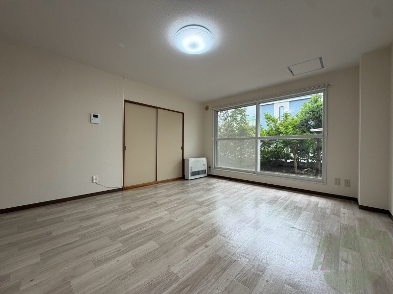 居室・リビング　広くてキレイなお部屋が広がっていて、充実した生活が送れそう。