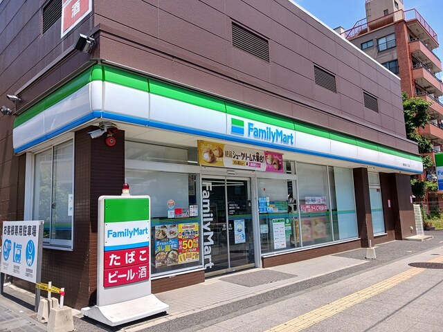 コンビニ　ファミリーマート（コンビニ）まで110m