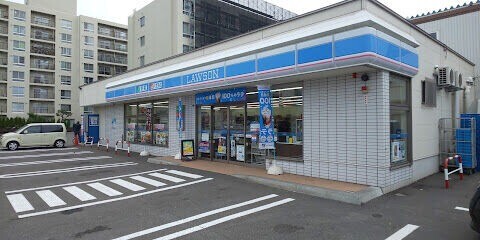コンビニ　ローソン札幌八軒1東四丁目店（コンビニ）まで625m