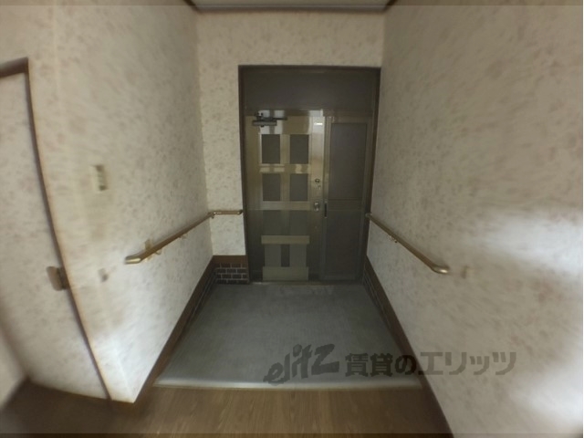 近鉄橿原線 田原本駅 徒歩22分 2階建 築46年の玄関写真