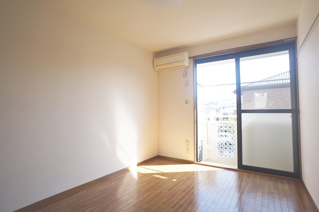 居室・リビング　参考写真（同建物別部屋のものです）