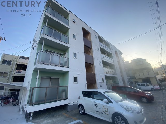 建物外観　敷地内に駐車場あります！