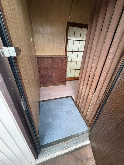 その他　玄関。外側から撮影。