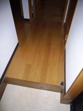 玄関　ホールより各室へいきます