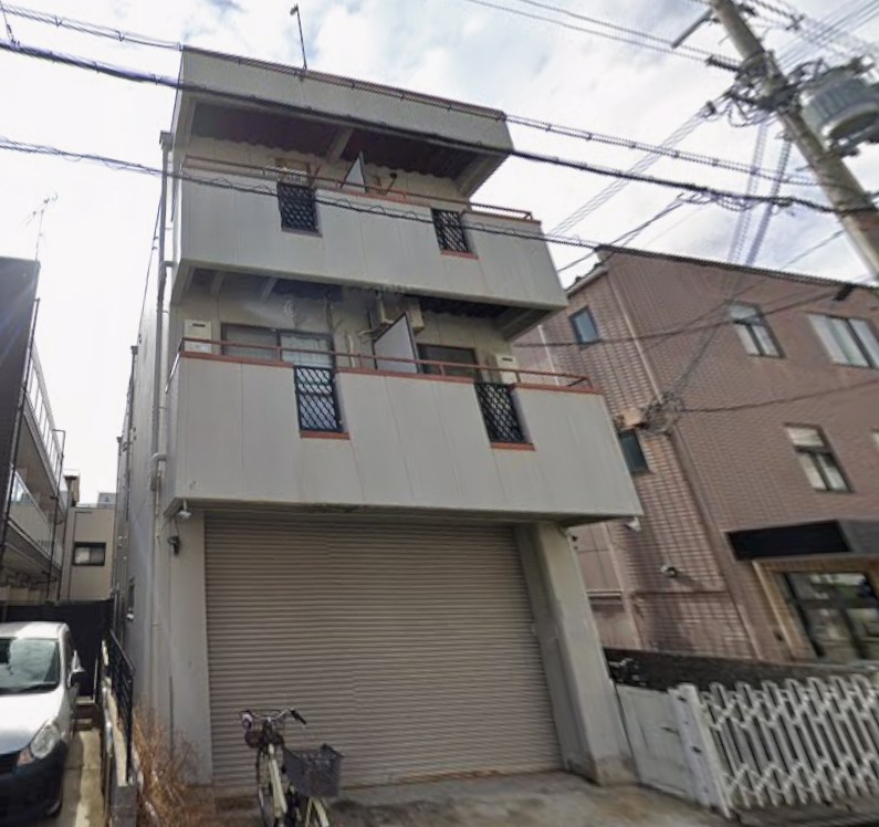 柳本マンションの外観写真