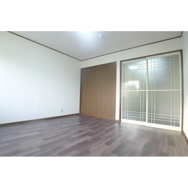 第二稲荷山ハイツBの居間写真