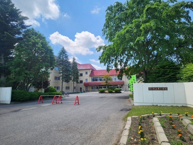 小学校　帯広市立東小学校（小学校）まで355m