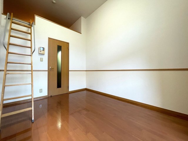 地下鉄七隈線 別府駅 徒歩11分 2階建 築21年の居間写真