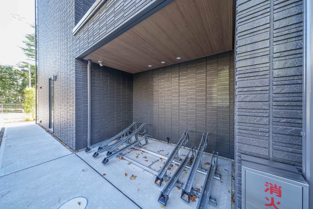 建物外観　駐輪場