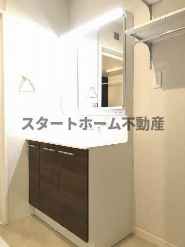 洗面設備　コンパクトで使いやすい洗面所