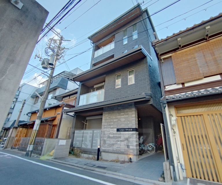 Six Bijoux 堺町五条の外観写真