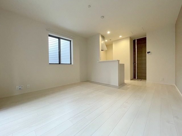 居室・リビング　★キレイなフローリングの角部屋です★