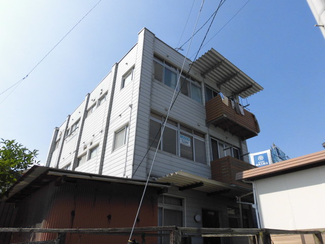 中川ビルの建物外観