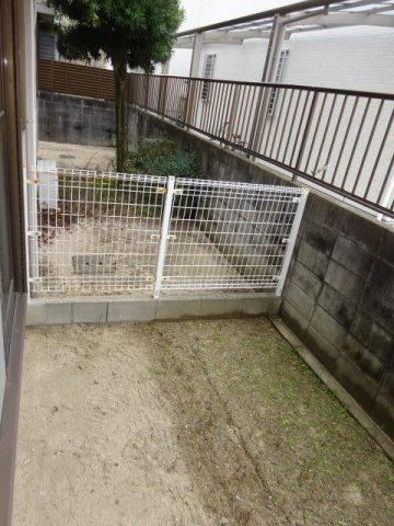 バルコニー　専用庭：同仕様