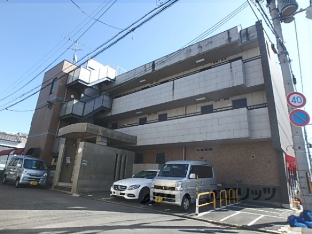 京都市下京区七条御所ノ内本町のマンションの建物外観