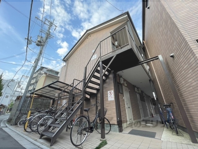 【京都市左京区田中関田町のアパートの建物外観】