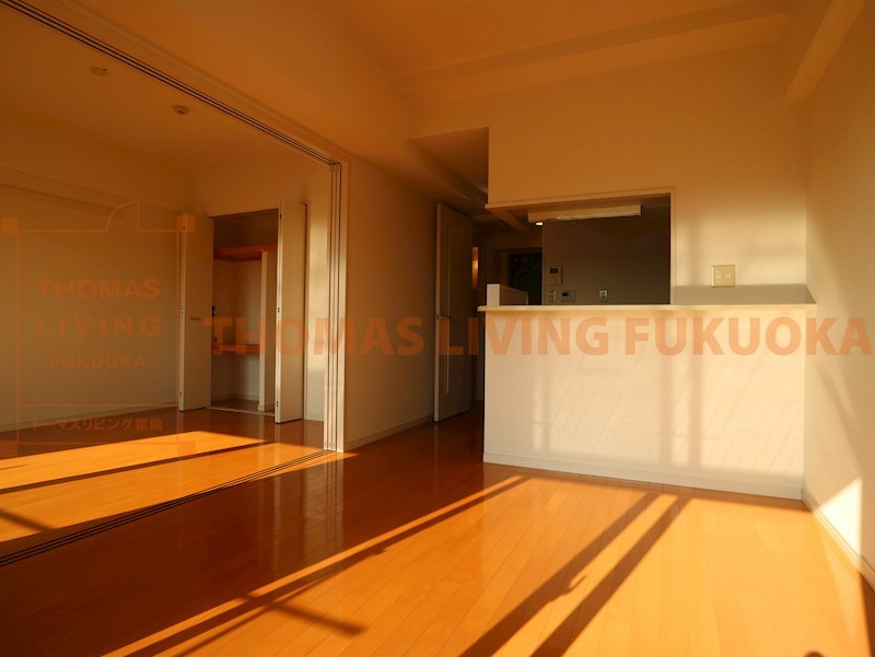 居室・リビング　リビングと洋室を繋げて広々と使用できます。