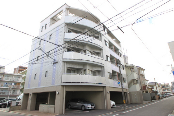 広島市西区中広町のマンションの建物外観
