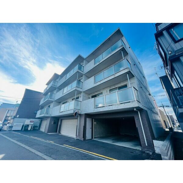 【札幌市白石区平和通のマンションの建物外観】