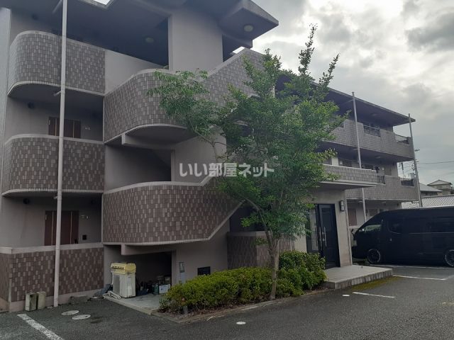 富士市大淵のマンションの建物外観