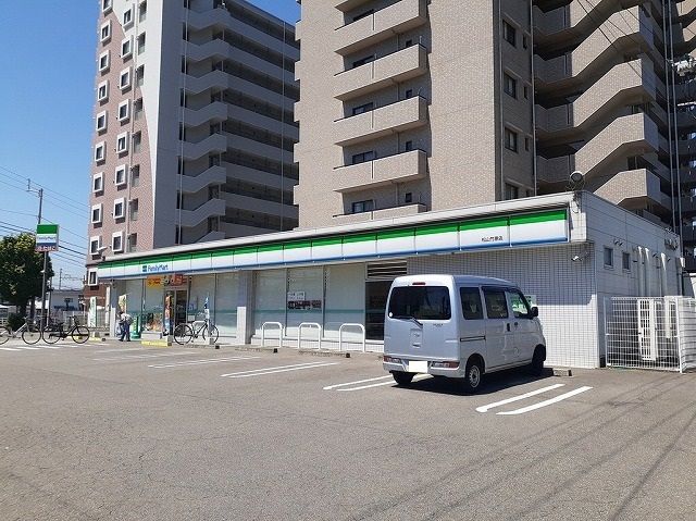 コンビニ　ファミリーマート竹原店様（コンビニ）まで350m