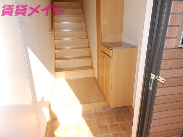 玄関　同タイプの部屋写真です