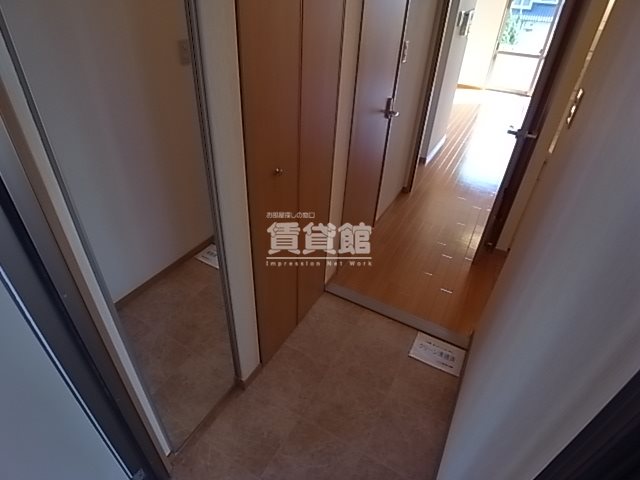 【神戸市西区玉津町小山のアパートの玄関】