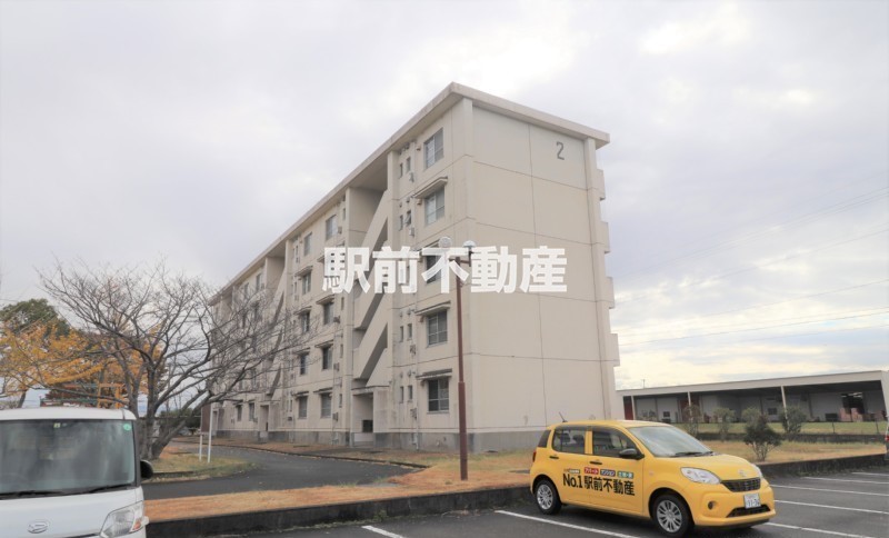 三潴郡大木町大字三八松のマンションの建物外観