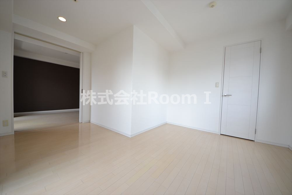 その他部屋・スペース　広くて明るい寝室