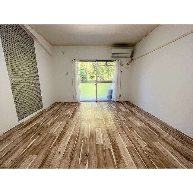 居室・リビング　※同間取り別室の写真となります。