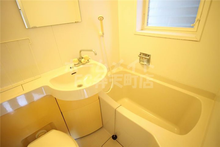 バス・シャワールーム　ゆったり過ごせるお風呂です