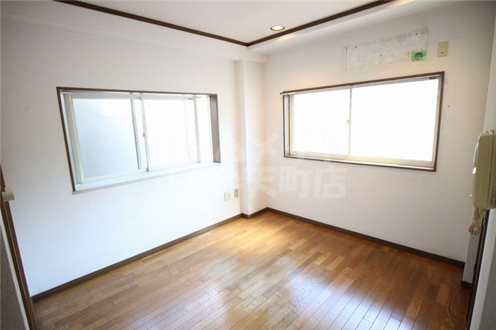 居室・リビング　居間です