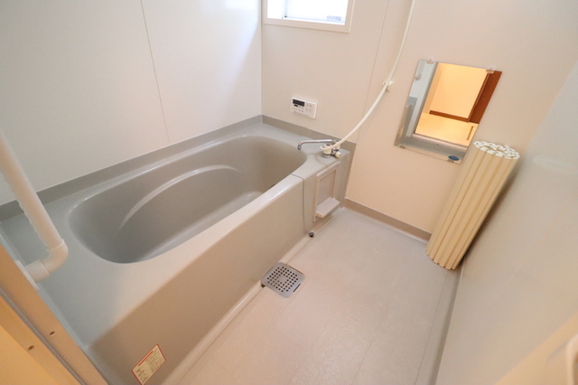 バス・シャワールーム　追い焚き給湯・一坪風呂