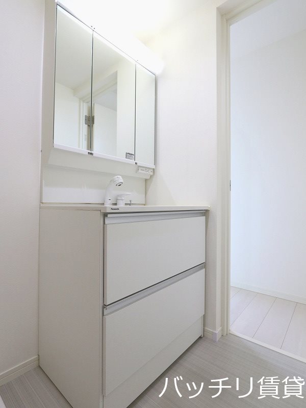 洗面設備　画像は、同型タイプの為、現状を優先いたします。