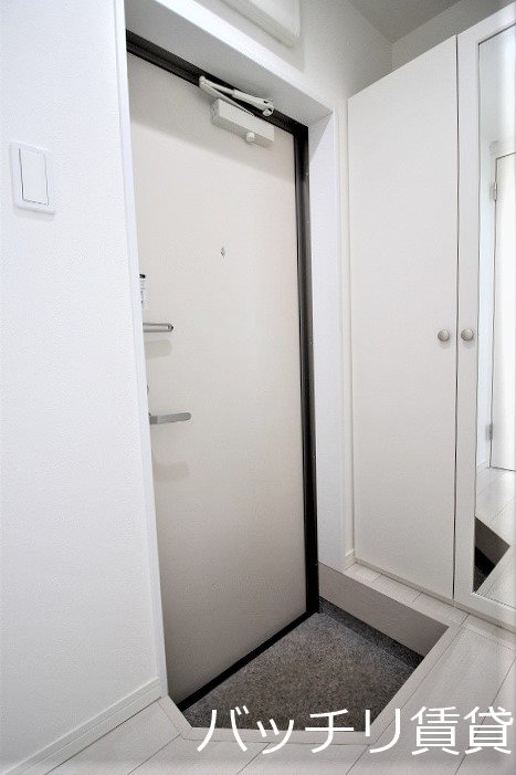 玄関　画像は、同型タイプの為、現状を優先いたします。