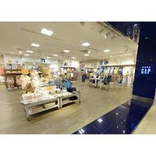 ショッピングセンター　GAPストアグランデュオ立川店（ショッピングセンター）まで694m