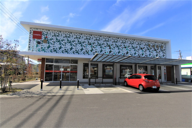 銀行　愛媛銀行はなみずき支店（銀行）まで750m