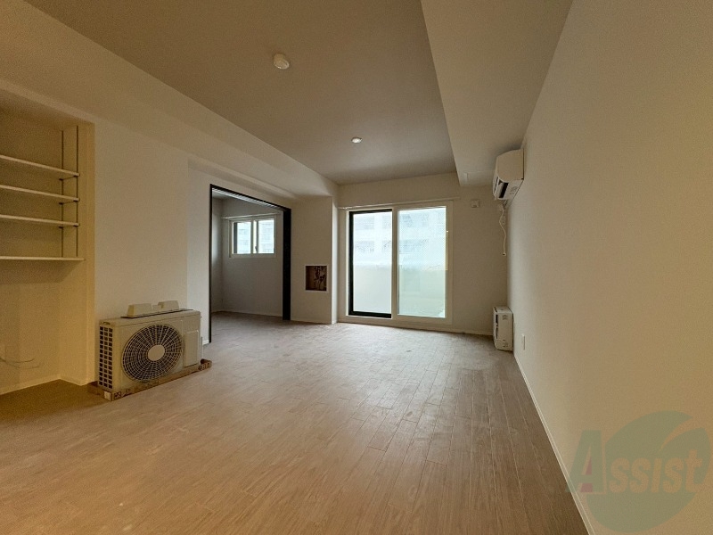 居室・リビング　日当たりが良くて心地よく過ごせそうなお部屋です。